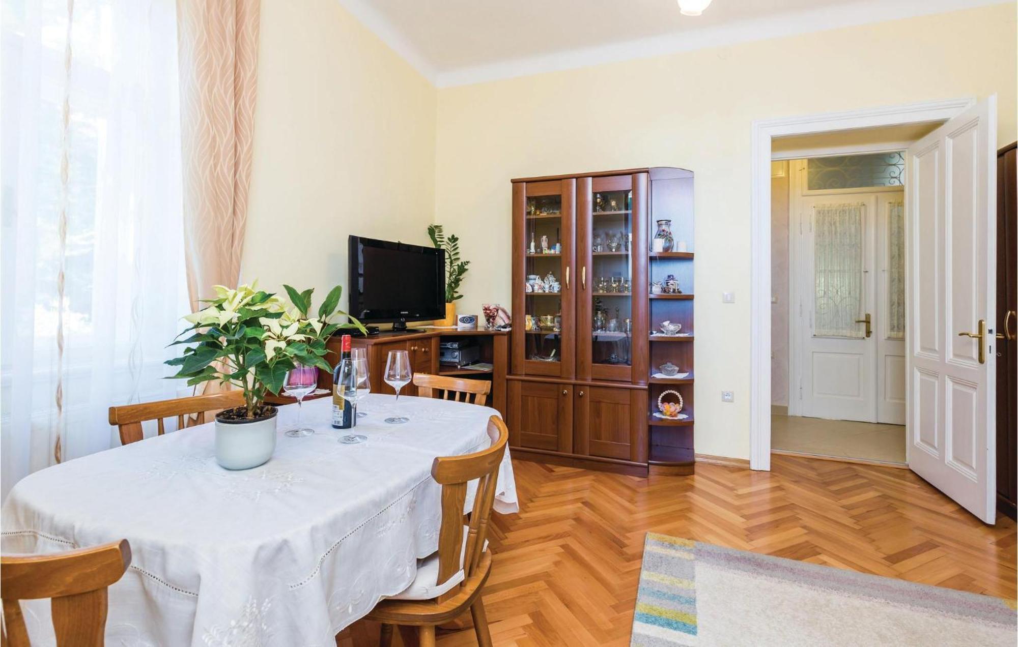 Lovely Apartment In Lovran With Kitchen Bagian luar foto