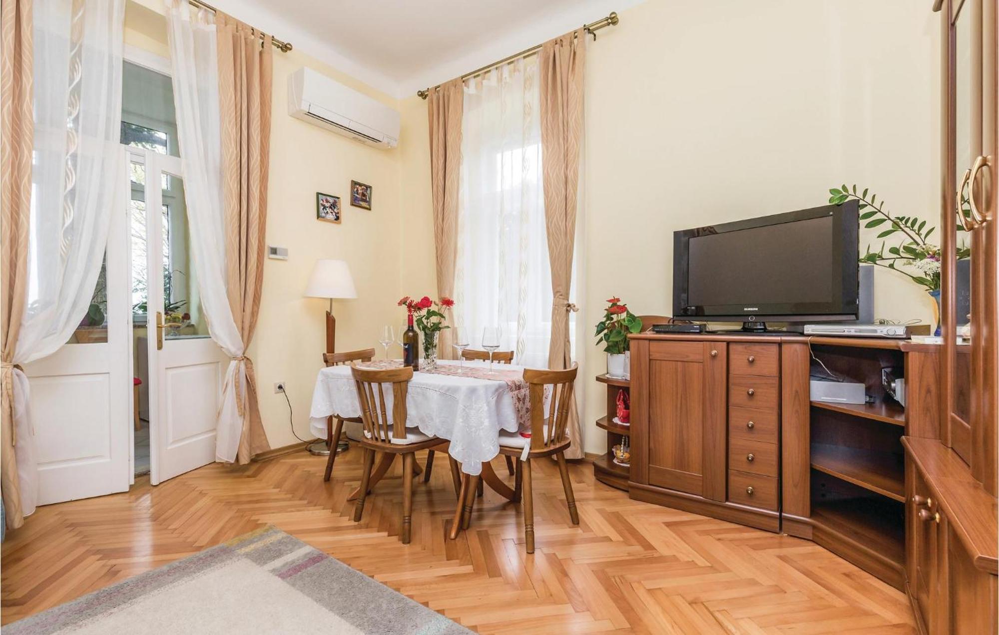 Lovely Apartment In Lovran With Kitchen Bagian luar foto